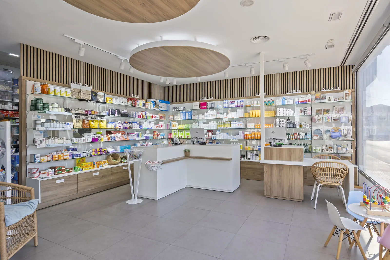 Interior de Farmacia Zamora en Molins, Orihuela
